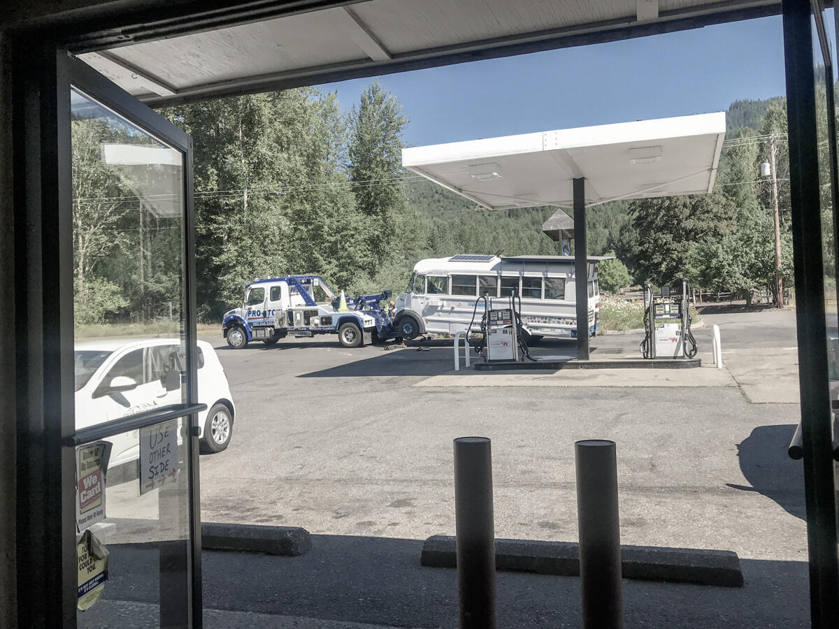 Finally getting towed, view from inside the gas station.